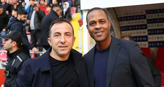 Adana Demirspor’un hocası Kluivert: “1 puan aldığımız için üzgünüz” Adana Demirspor’un hocası Kluivert: “1 puan aldığımız için üzgünüz”