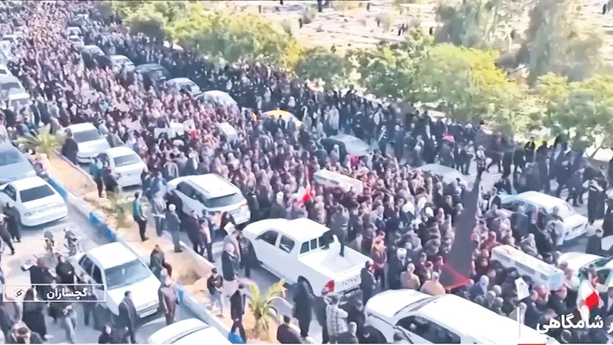 İran’da bu kez rejim yanlıları sokakta