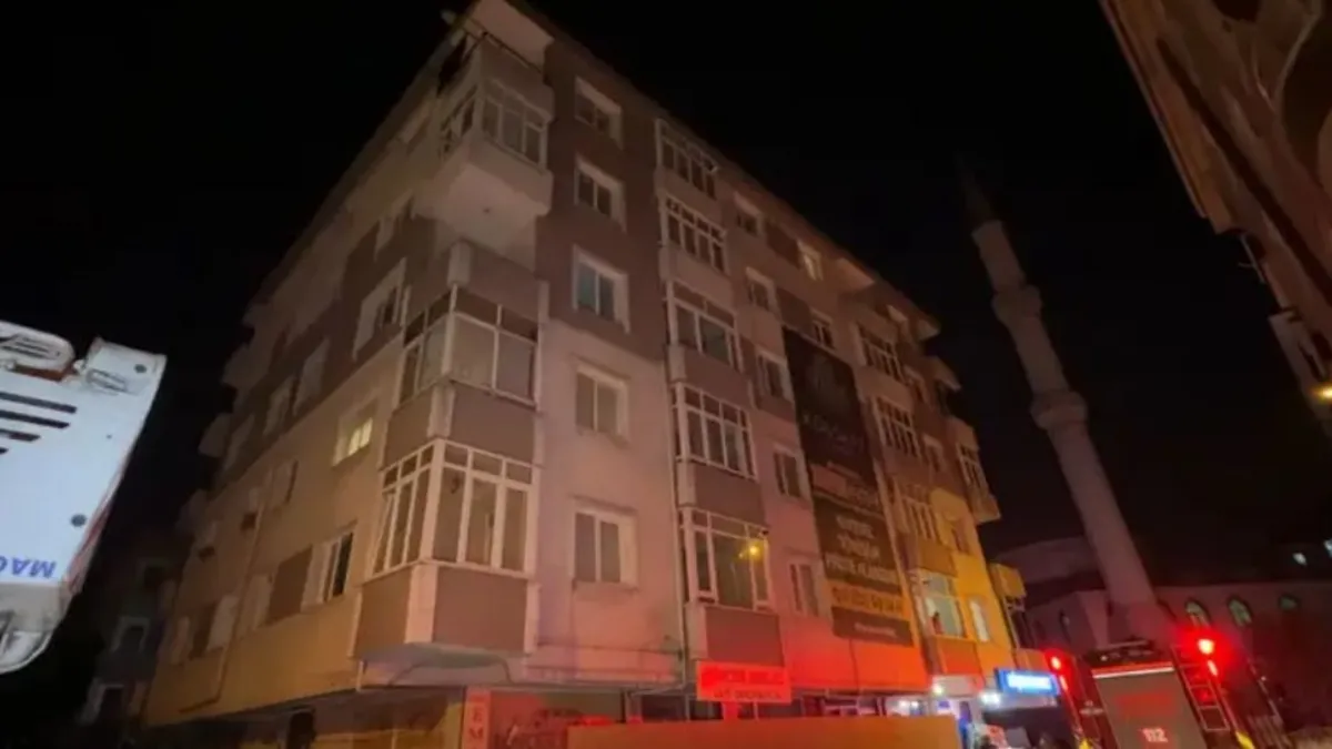 Avcılar'da çöken merdivenler ve tahliye edilen bina