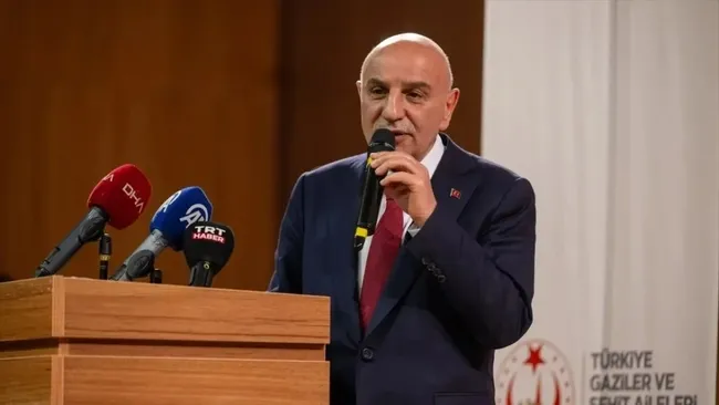 turgut-altinoktan-kirli-is-birligine-tepki-ankarada-dem-ve-chp-ortaktir-1711642691449.jpg Turgut Altınok'tan kirli iş birliğine tepki: Ankara'da DEM ve CHP ortaktır