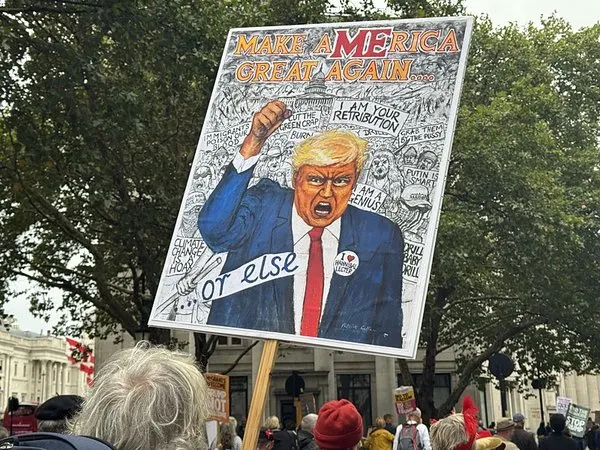 İngiltere’de ABD Başkanı Trump’a protesto şoku! Binlerce gösterici Gazze için sokaklara döküldü