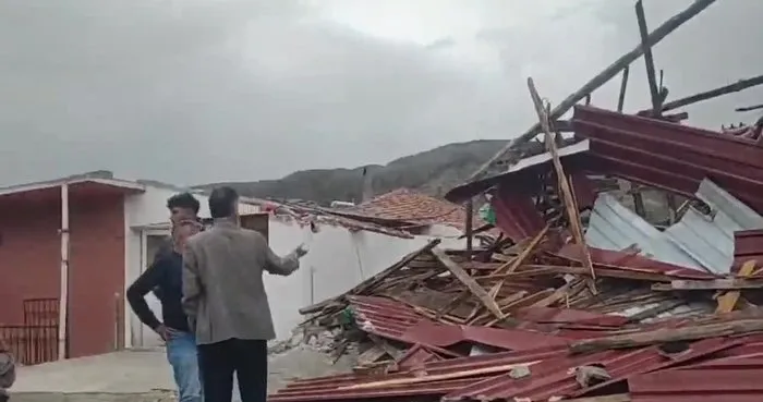 Amasya’da fırtına çatıları uçurdu | VİDEOHABER