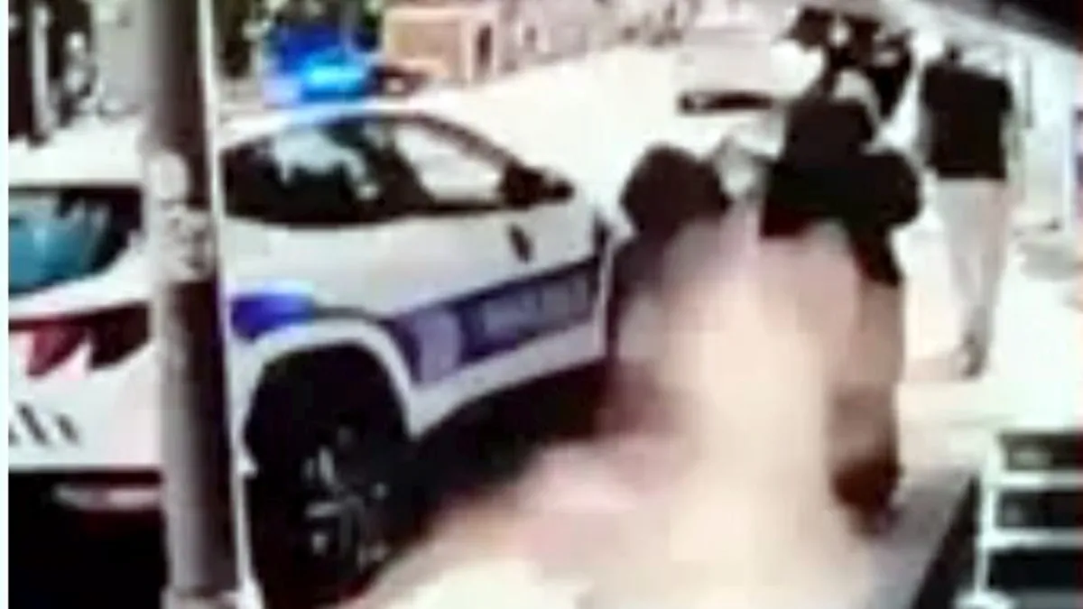Polis aracı park halindeki motosiklete çarptı: 2’si polis, 3 kişi yaralandı Polis aracı park halindeki motosiklete çarptı: 2’si polis, 3 kişi yaralandı