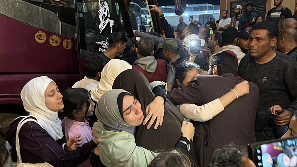 İsrail ordusu ateşkese rağmen okulu vurdu: 10 Filistinli yaralandı İsrail ordusu ateşkese rağmen okulu vurdu: 10 Filistinli yaralandı