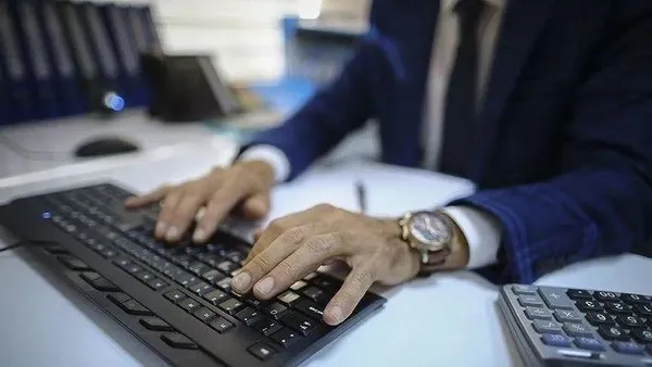 Kamuda çalışan sözleşmelilere kadro Resmi Gazete'de yayımlandı