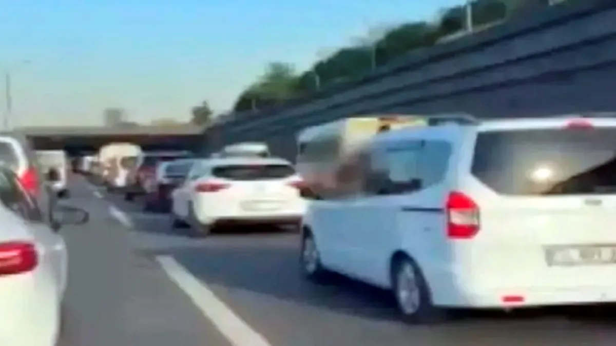 Trafikte tartışmaya giren polis havaya ateş açtı Trafikte tartışmaya giren polis havaya ateş açtı