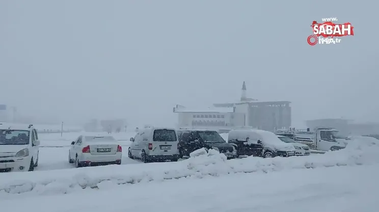 Bitlis Tatvan'da yoğun kar yağışı | Video