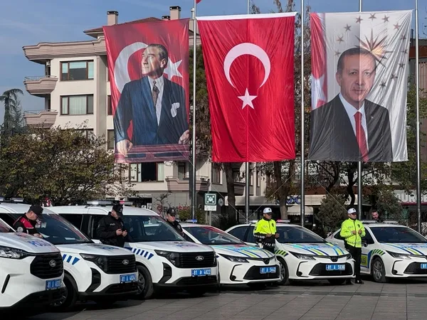 polis-ve-jandarmaya-44-yeni-arac-torenle-teslim-edildi-1764847863886.jpg
