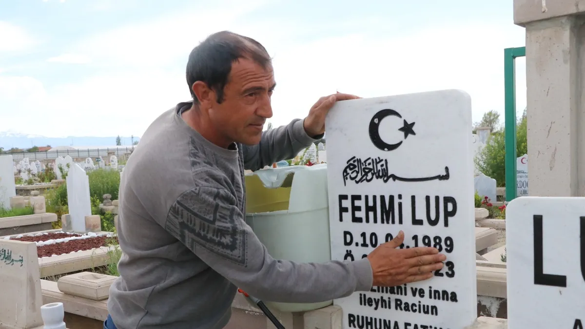 Kayseri’de 3 yıl önce mezarlıkta öldürülmüştü: Zihinsel engelli Fehmi’nin failleri bulunamadı! ‘Katillere sormak istiyorum…’ Kayseri’de 3 yıl önce mezarlıkta öldürülmüştü: Zihinsel engelli Fehmi’nin failleri bulunamadı! ‘Katillere sormak istiyorum…’