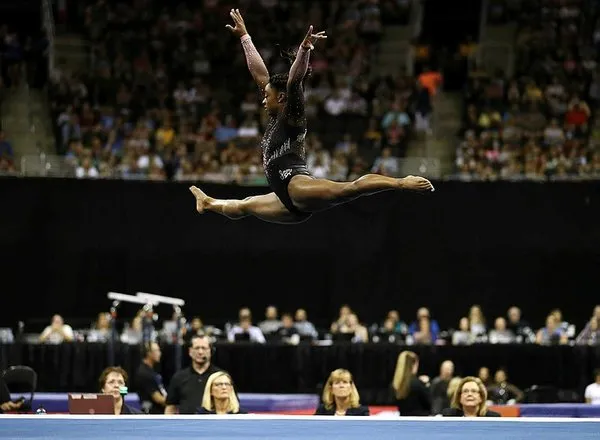 Simone Biles tarihe geçti