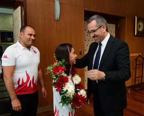 Başkan Güngör şampiyonu tebrik etti