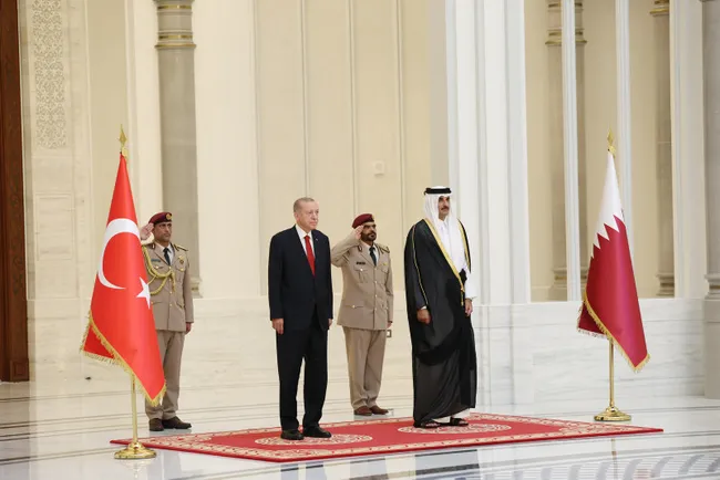 turkiye-ve-katardan-50nci-yildonumunde-ortak-bildiri-100-belge-imzalandi-1689702862330.jpg