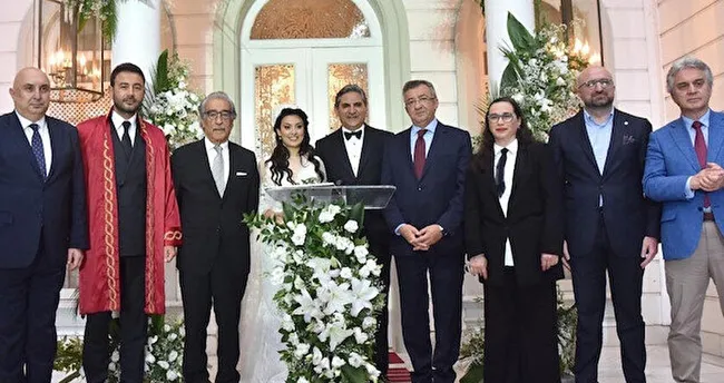 Her fırsatta açlık ve israf edebiyatı yapıyordu! CHP’li Aykut Erdoğdu’dan lüks otelde milyonluk düğün