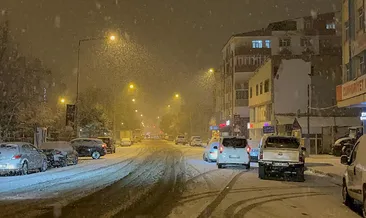 Ardahan’a mevsimin ilk karı düştü