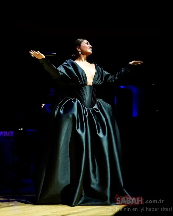 54 yaşındaki Sibel Can bu kez iltifat yağmuruna tutuldu! Kırmızı elbisesiyle göz kamaştırdı Nihayet güzel bir kıyafet