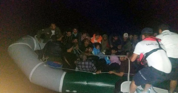 Didim’de lastik botta 30 kaçak göçmen yakalandı
