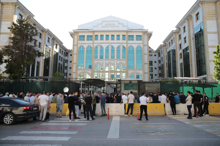 SON DAKİKA | Muhittin Böcek’in oğlunu baz bilgileri ele verdi! İş adamıyla ofisinde 29 dakika görüştü