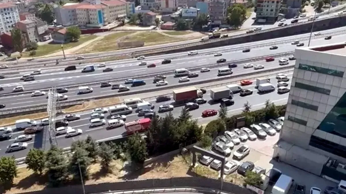AVM'de çıkan yangın korkuttu