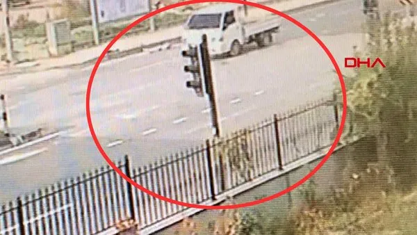 Bursa'daki dehşet kamerada! Feci şekilde ölen 8 yaşındaki Zeynep Aslanı'dan geriye terlikleri ve ekmekleri kaldı! | Video