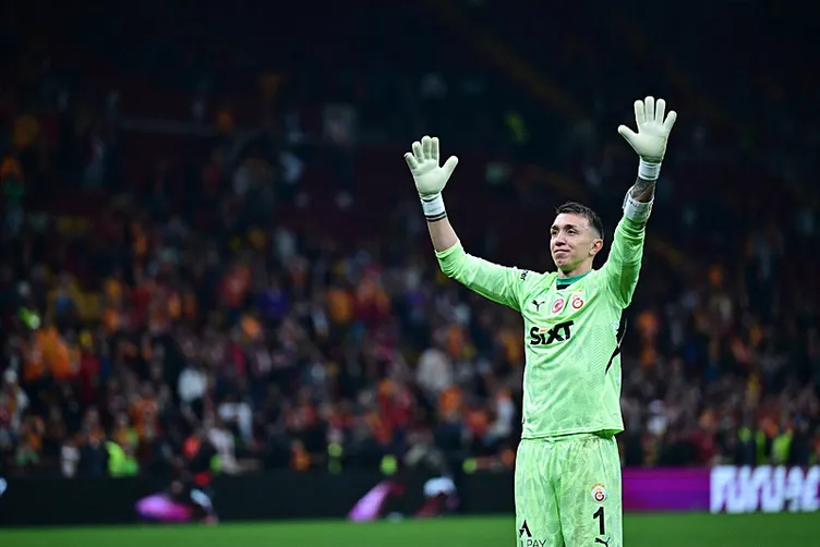 Son dakika haberi: Galatasaray’dan Berke Özer kararı! Yabancı kalecilerin transferi gündeme gelmişti...