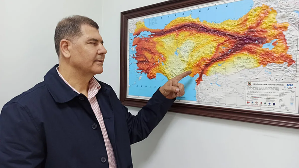 Prof. Dr. Semir Över harita üzerinden gösterdi! “Doğu Akdeniz’de 7 ve üzeri deprem olacağı” iddialarına yanıt