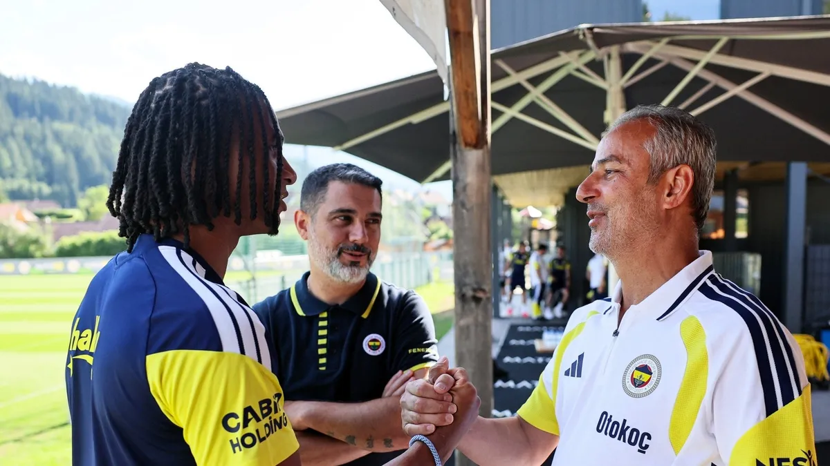 Nathan Ake, Fenerbahçe’de ilk çalışmasını yaptı Nathan Ake, Fenerbahçe’de ilk çalışmasını yaptı