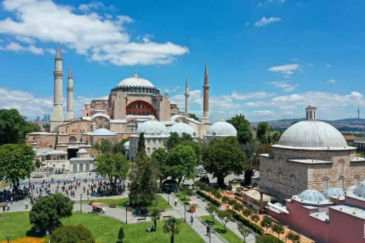 Ayasofya açıklamasının ardından Papa Francis'e zor soru! ‘Cordoba Kurtuba Ulu Camii için de acı çekiyor mu?’