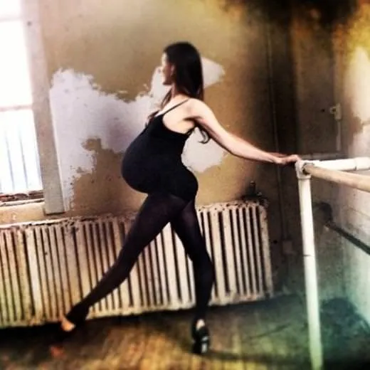 Dokuz aylık hamile balerin şaşırtıyor