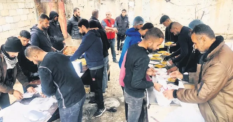 Gazze’de 30 bin kişiye sıcak yemek