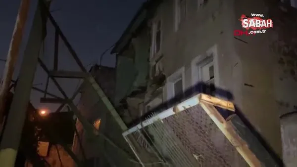 İzmir'de metruk binada çökme meydana geldi | Video