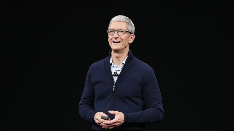 Apple CEO’su açıkladı: 350 yıllık tabloda iPhone vardı! Zamanda yolculuk mümkün mü?