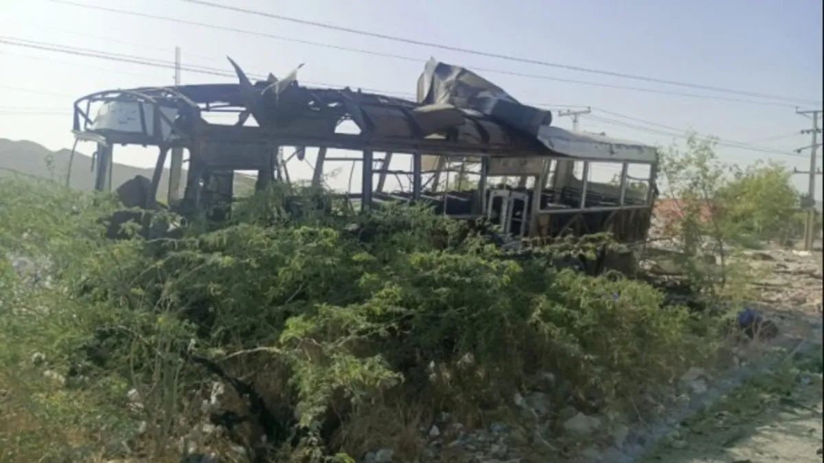 Pakistan’da vahşet: Çocukları taşıyan otobüs havaya uçuruldu