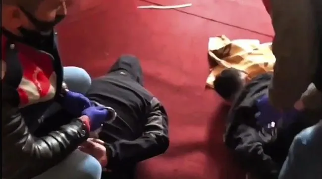 Kargo acentesi kurup uyuşturucu ticareti yapan çete çökertildi: Banka hesaplarındaki para dudak uçuklattı!