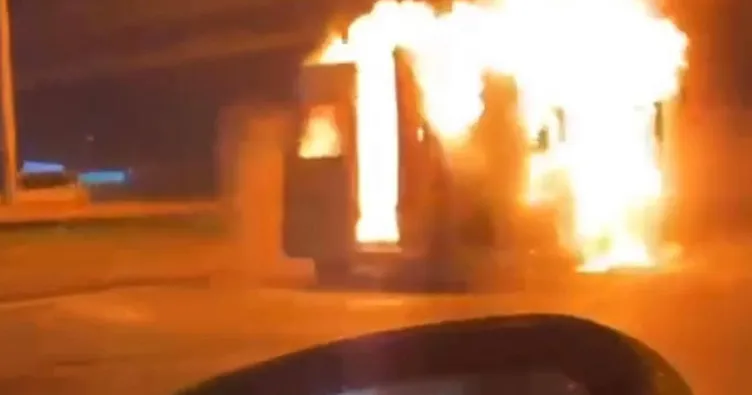 Pendik’te bir araç alev alev yandı!