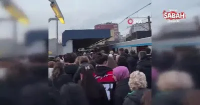 İstanbul’da metro bozuldu, vatandaşlar yolda kaldı | Video