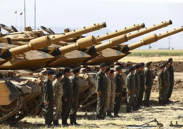 Silopi'de tanklara böyle bakım yaptılar