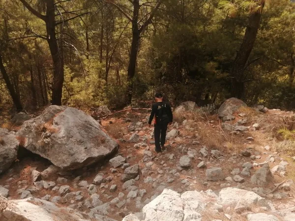 likya-yolunda-kaybolan-cinli-turist-olu-olarak-bulundu-1757165250795.jpg