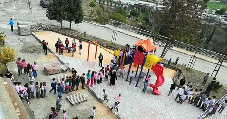 Vezirhan’da ilkokul bahçesine çocuk oyun parkı kuruldu