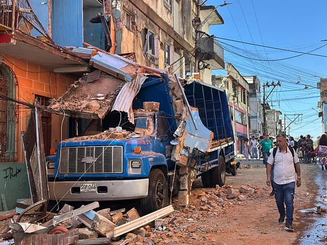 kolombiyadaki-depremin-bilancosu-belli-olmaya-basladi-cok-sayida-kisi-can-verdi-1786382871383.jpeg Kolombiya’daki depremin bilançosu belli olmaya başladı: Çok sayıda kişi can verdi