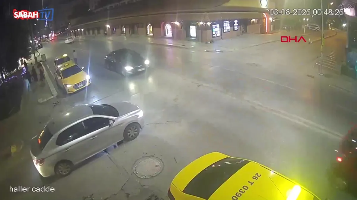 Eskişehir’de motosiklet otomobile çarptı: 2 yaralı! Kaza anı kamerada videosunu izle Eskişehir’de motosiklet otomobile çarptı: 2 yaralı! Kaza anı kamerada videosunu izle