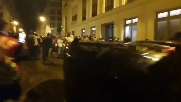 PSG taraftarıları sokakları savaş alanına çevirdi