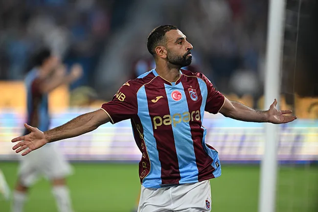trabzonsporda-sampiyonluk-sonrasi-en-golcu-baslangici-salah-yapti-1787559241119.jpg