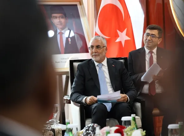 turkiye-ile-endonezya-arasinda-calisma-hayatinda-yeni-donem-bakan-isikhan-duyurdu-1784900629880.jpg