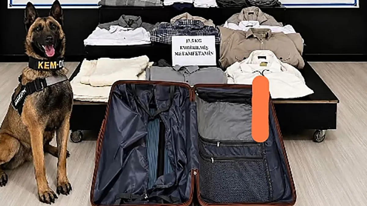 Hakkari’de akılalmaz yöntem ekiplere takıldı: 12.5 kilo ele metamfetamin geçirildi! Hakkari’de akılalmaz yöntem ekiplere takıldı: 12.5 kilo ele metamfetamin geçirildi!