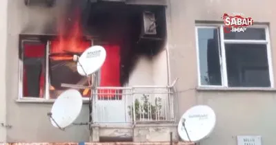 İzmir’de ev alev alev yandı: 3 kişi dumandan etkilendi | Video