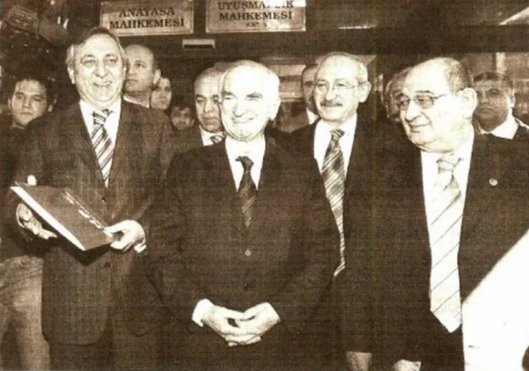 kemal-kilicdaroglunun-skandal-fotografi-ortaya-cikti-1637310298025.jpg