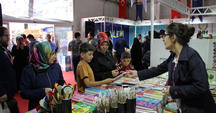 Sultanbeyli’de Kitap Fuarı’na büyük ilgi