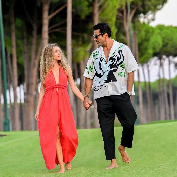 Anneliğiyle bir kez daha hayran bıraktı! Sinem Kobal ve kızı minik Leyla sosyal medyayı salladı! Böyle güzellik görülmedi
