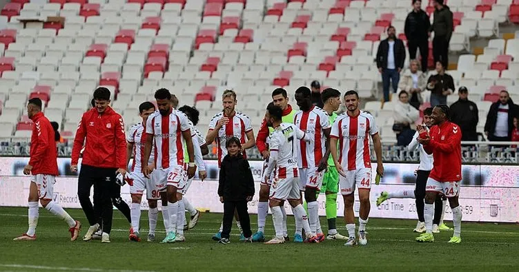 Son dakika: Sivasspor 10 kişiyle Rizespor’u mağlup etti