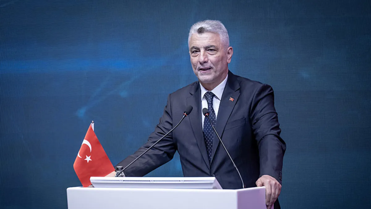 Bakan Bolat açıkladı: İnternetten alışveriş 4.5 trilyon liraya ulaştı Bakan Bolat açıkladı: İnternetten alışveriş 4.5 trilyon liraya ulaştı